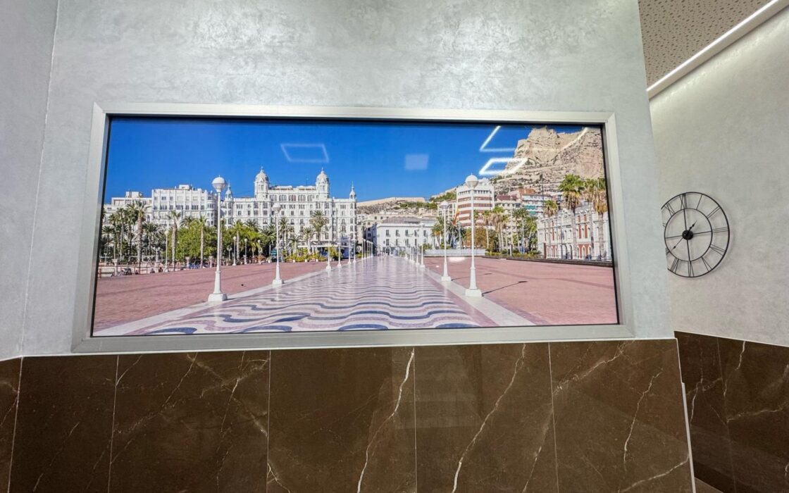 Пентхаус з терасою та трьома спальнями в Аліканте