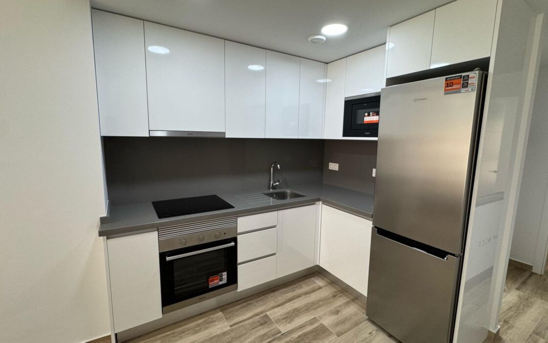 Пентхаус з терасою та трьома спальнями в Аліканте