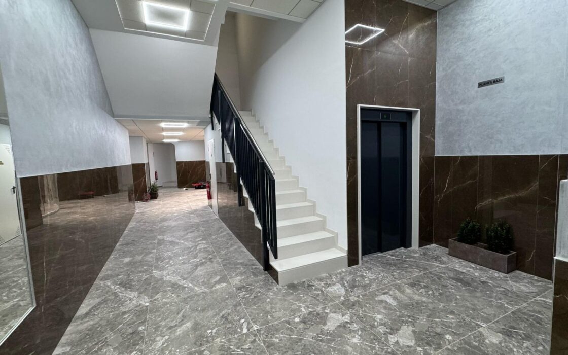 Пентхаус з терасою та трьома спальнями в Аліканте