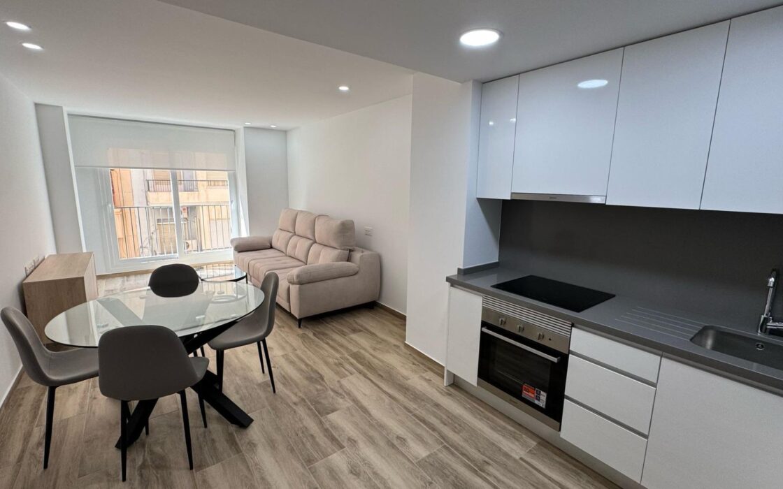 Пентхаус з терасою та трьома спальнями в Аліканте