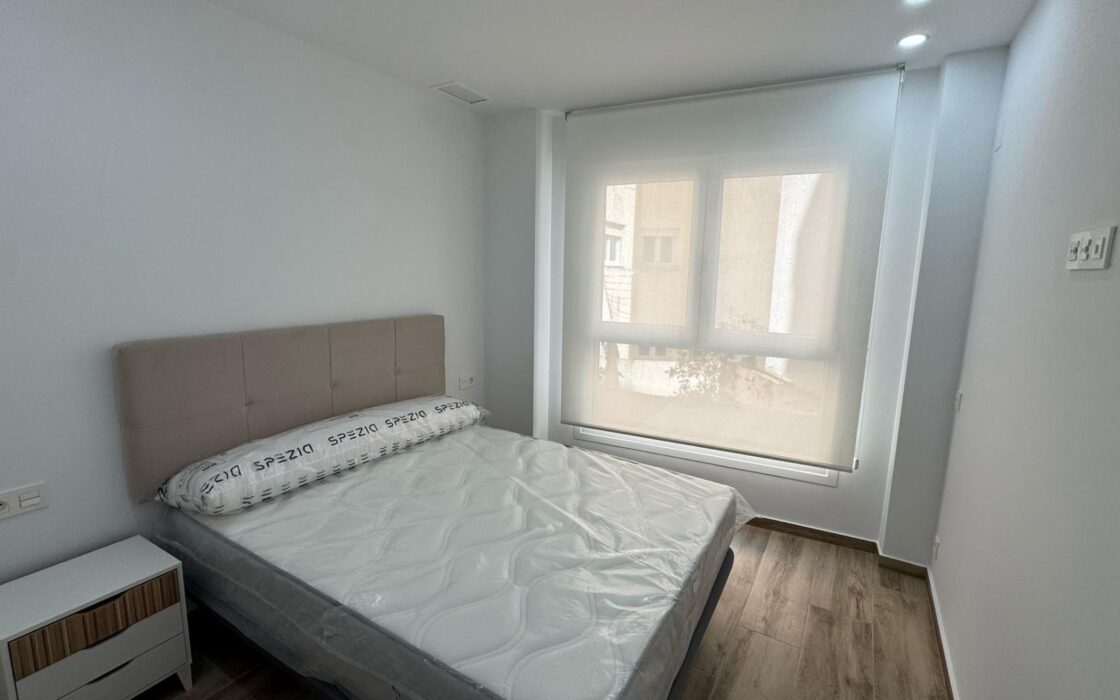 Пентхаус з терасою та трьома спальнями в Аліканте