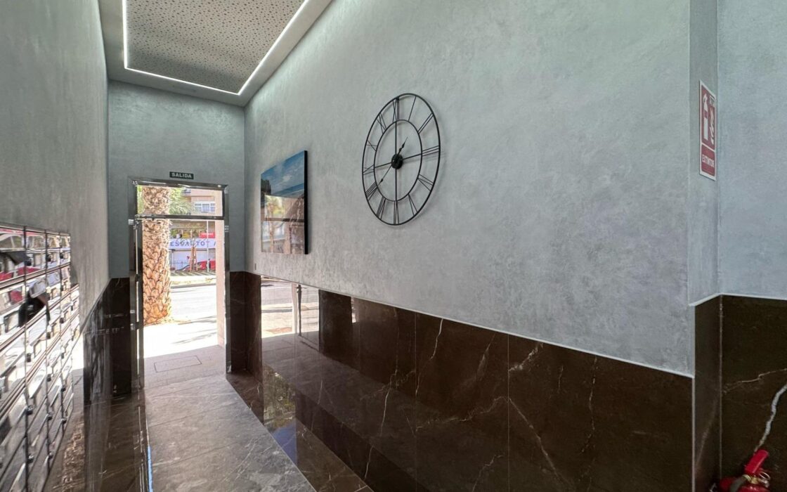 Пентхаус з терасою та трьома спальнями в Аліканте