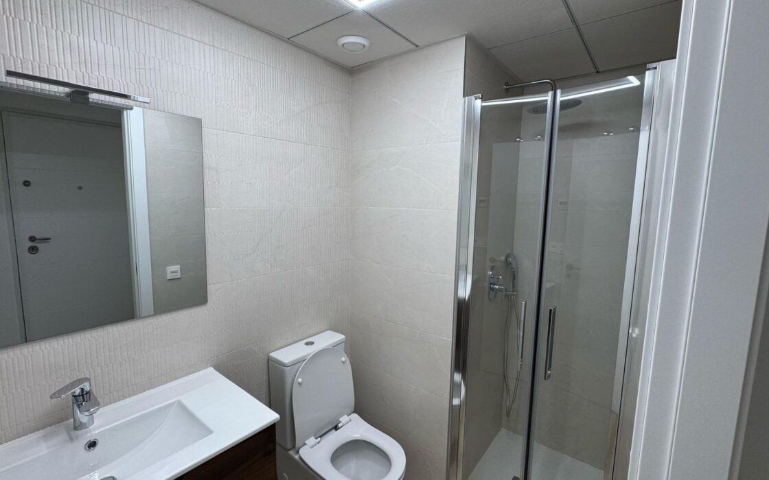 Пентхаус з терасою та трьома спальнями в Аліканте