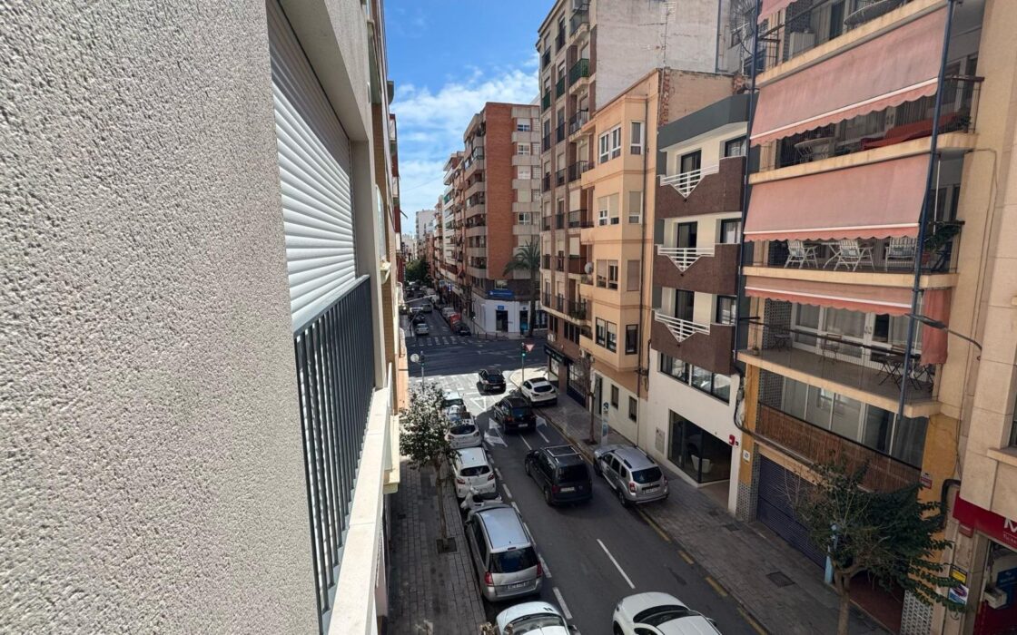 Пентхаус з терасою та трьома спальнями в Аліканте