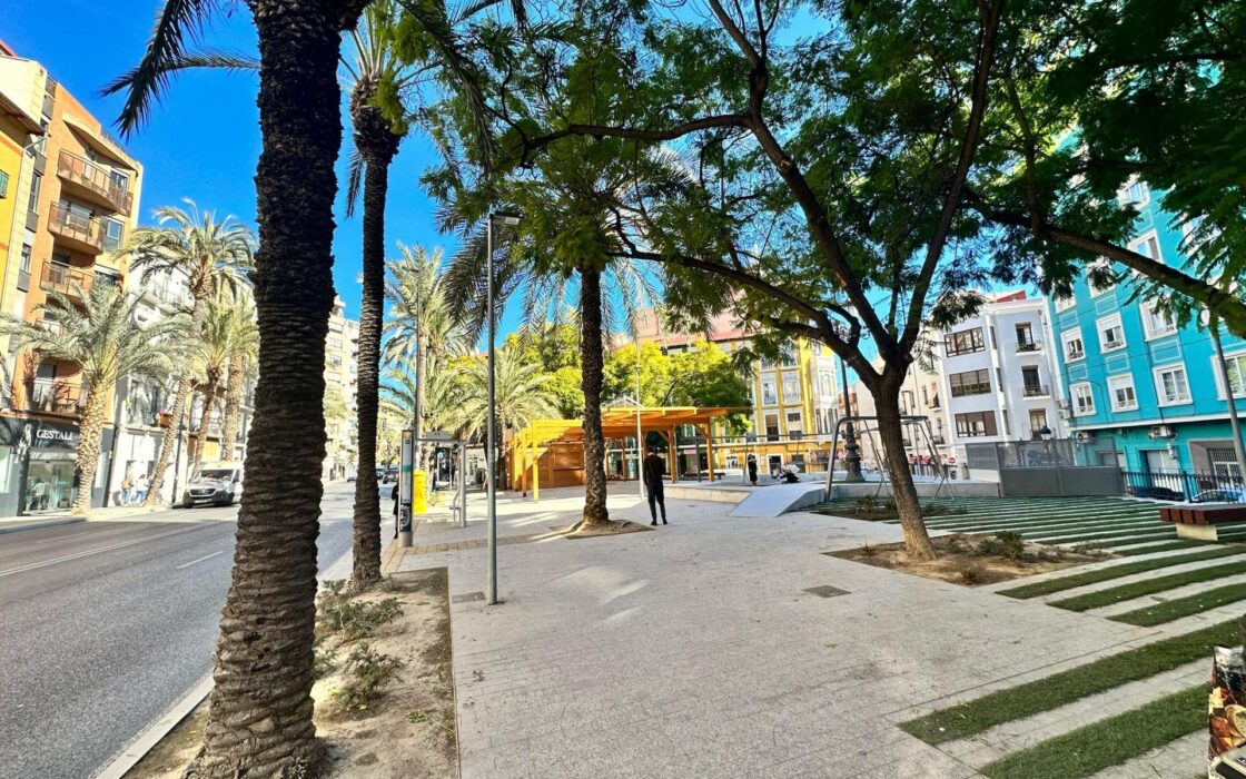 Пентхаус з терасою та трьома спальнями в Аліканте