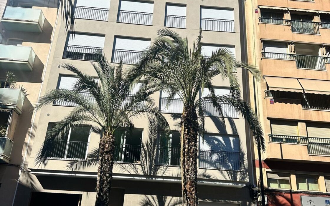 Пентхаус з терасою та трьома спальнями в Аліканте