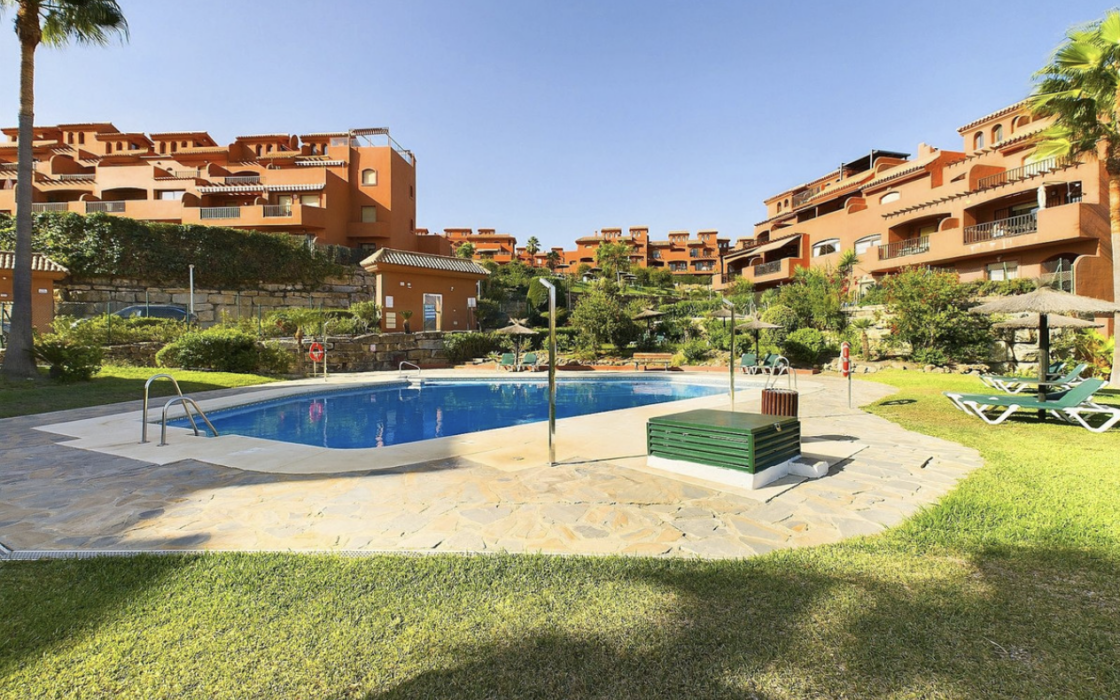 Квартира з 2 спальнями біля моря в Естепоні, 74 кв.м.