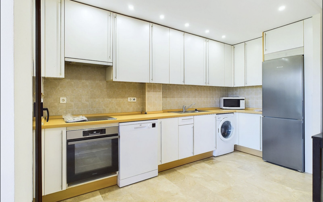 Квартира з 2 спальнями біля моря в Естепоні, 74 кв.м.