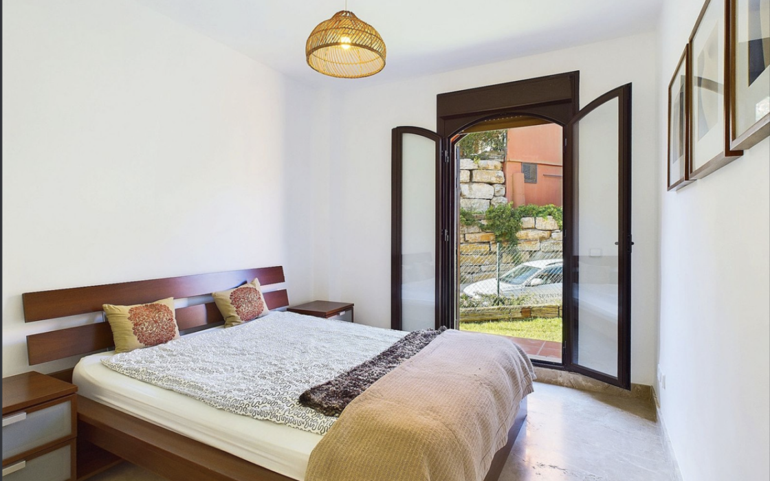 Квартира з 2 спальнями біля моря в Естепоні, 74 кв.м.