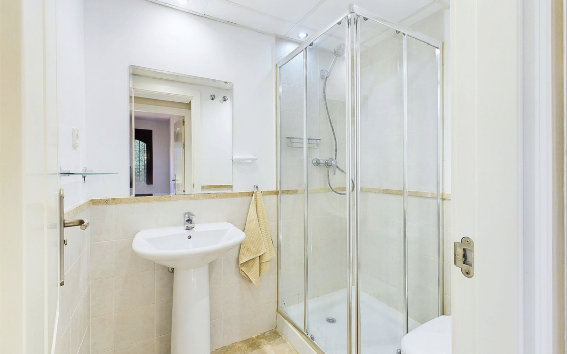 Квартира з 2 спальнями біля моря в Естепоні, 74 кв.м.