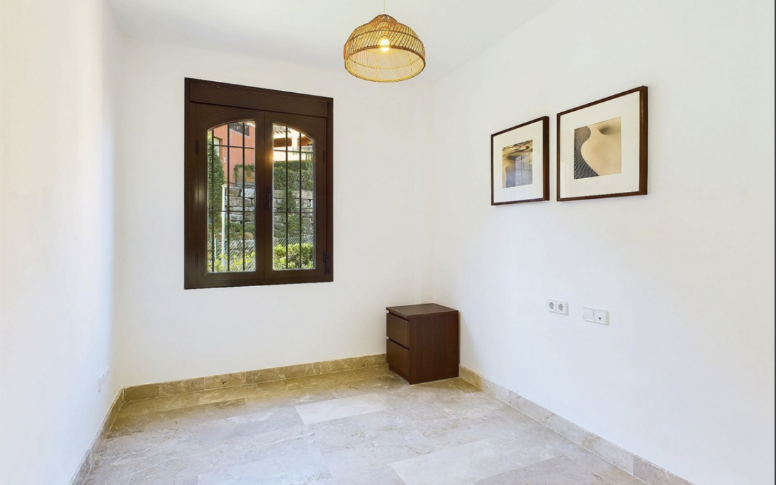 Квартира з 2 спальнями біля моря в Естепоні, 74 кв.м.