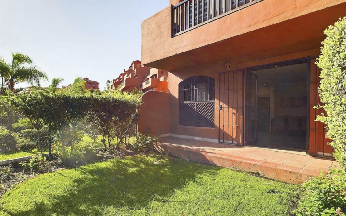 Квартира з 2 спальнями біля моря в Естепоні, 74 кв.м.