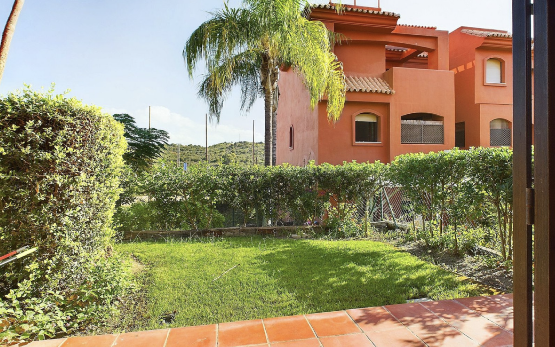 Квартира з 2 спальнями біля моря в Естепоні, 74 кв.м.