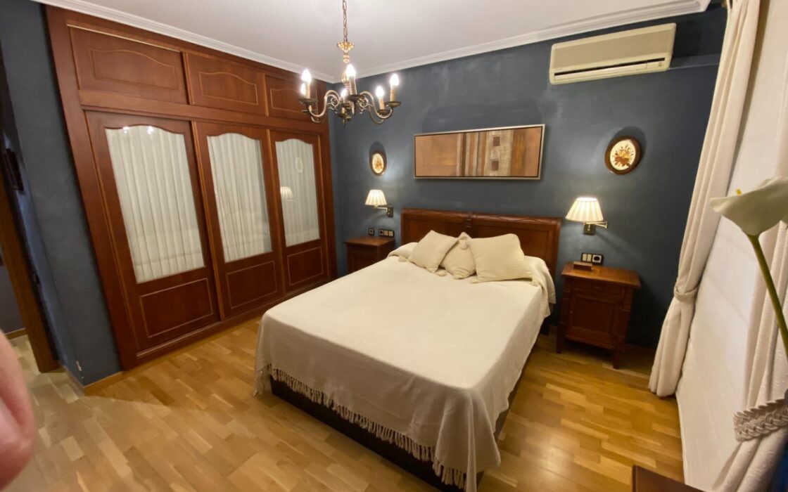 Апартаменти 196 кв.м в Аликанте, 500 м до моря