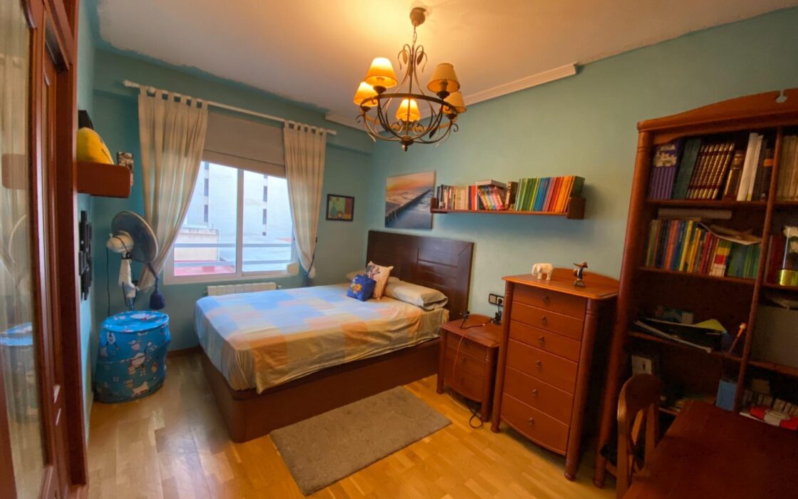 Апартаменти 196 кв.м в Аликанте, 500 м до моря