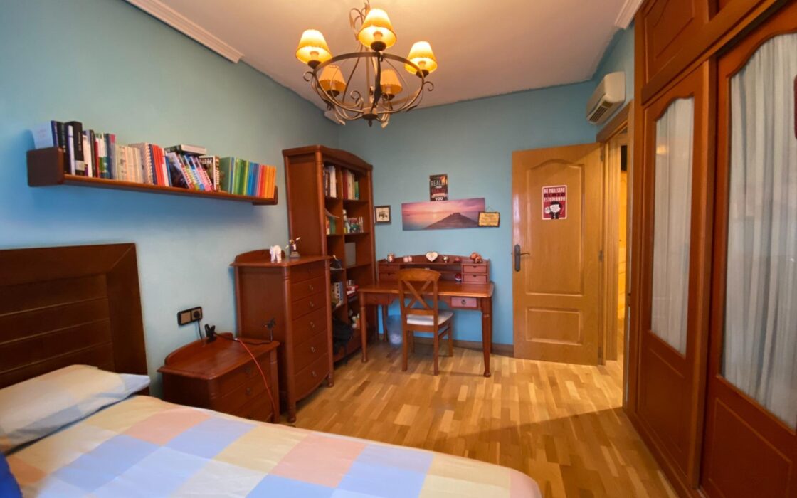 Апартаменти 196 кв.м в Аликанте, 500 м до моря