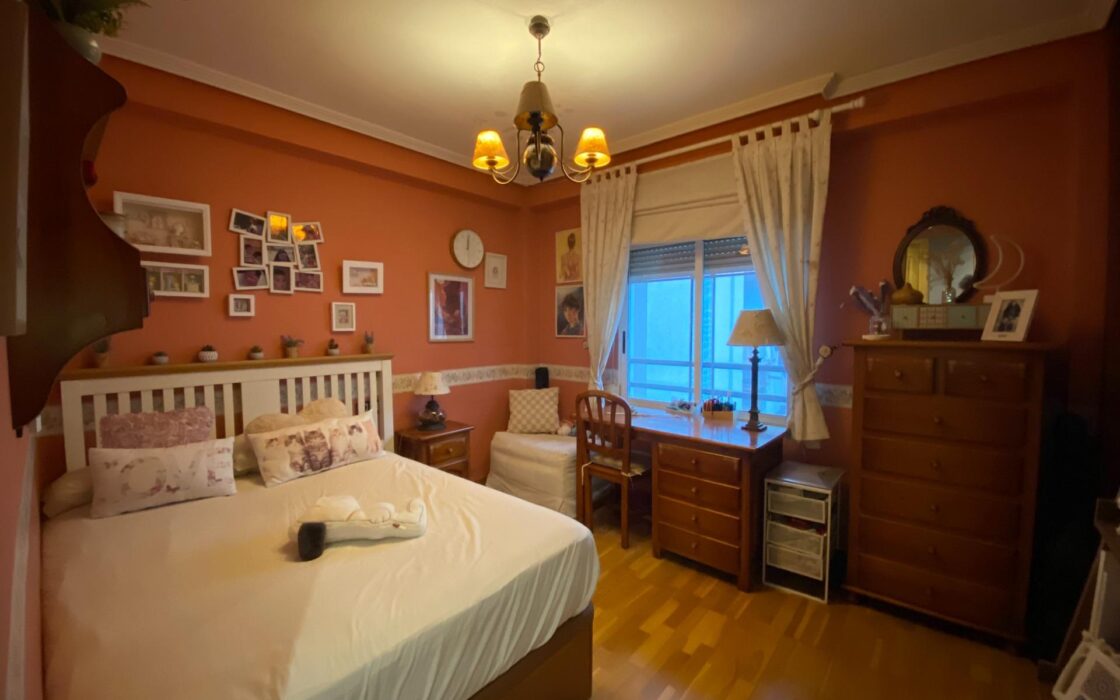 Апартаменти 196 кв.м в Аликанте, 500 м до моря