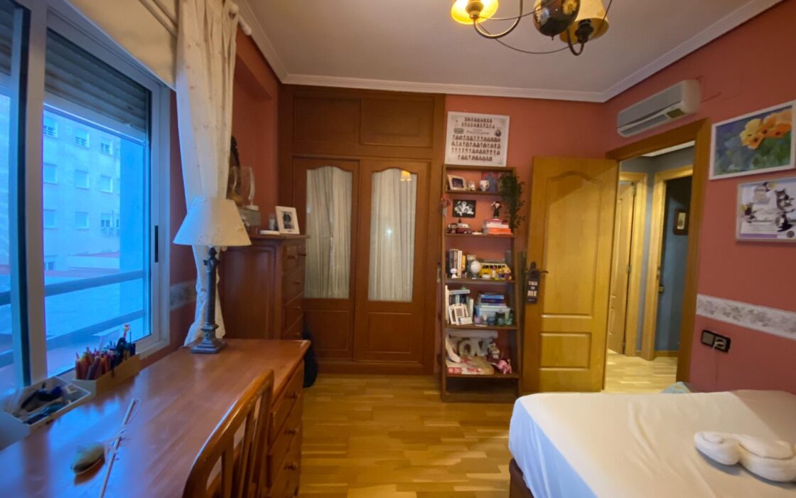 Апартаменти 196 кв.м в Аликанте, 500 м до моря