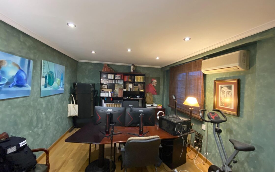 Апартаменти 196 кв.м в Аликанте, 500 м до моря