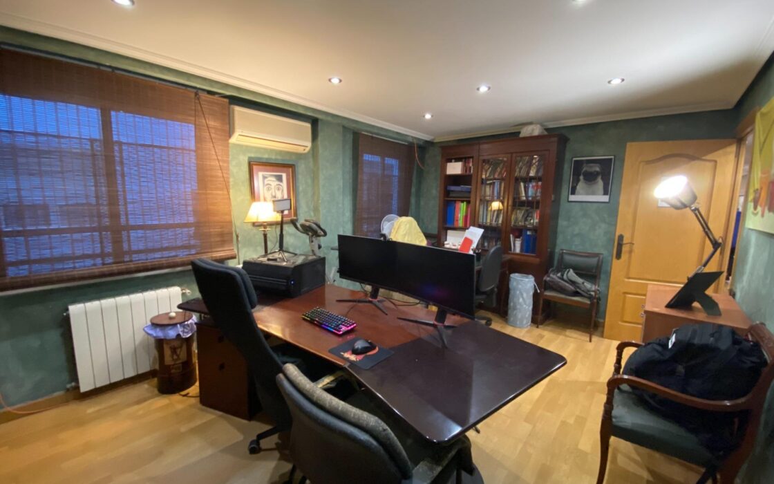 Апартаменти 196 кв.м в Аликанте, 500 м до моря