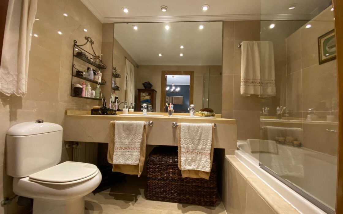 Апартаменти 196 кв.м в Аликанте, 500 м до моря