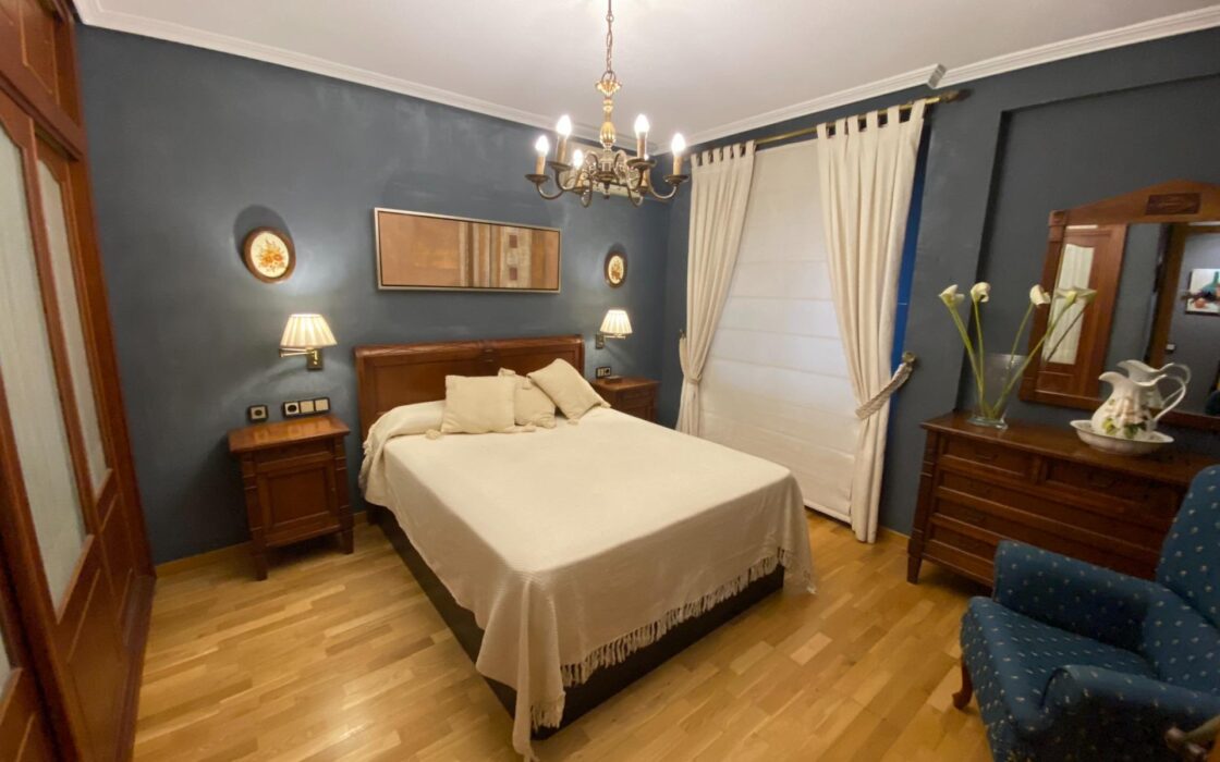 Апартаменти 196 кв.м в Аликанте, 500 м до моря