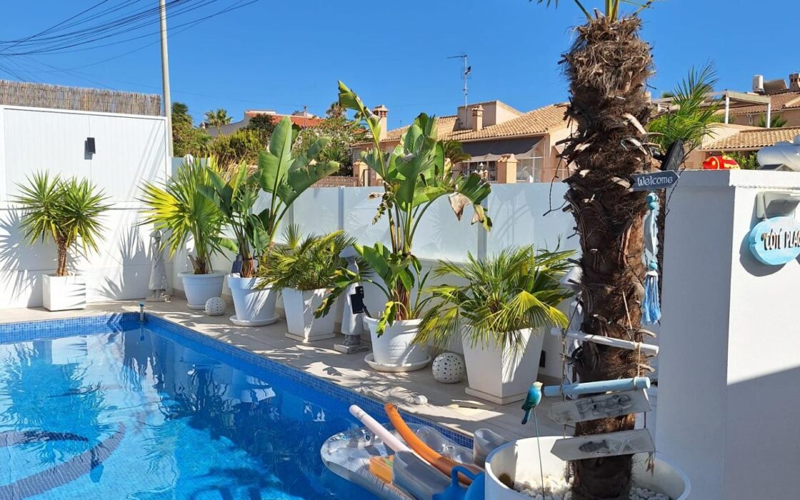 Просторная вилла в Ла Сиесте с бассейном и террасой 130 кв.м