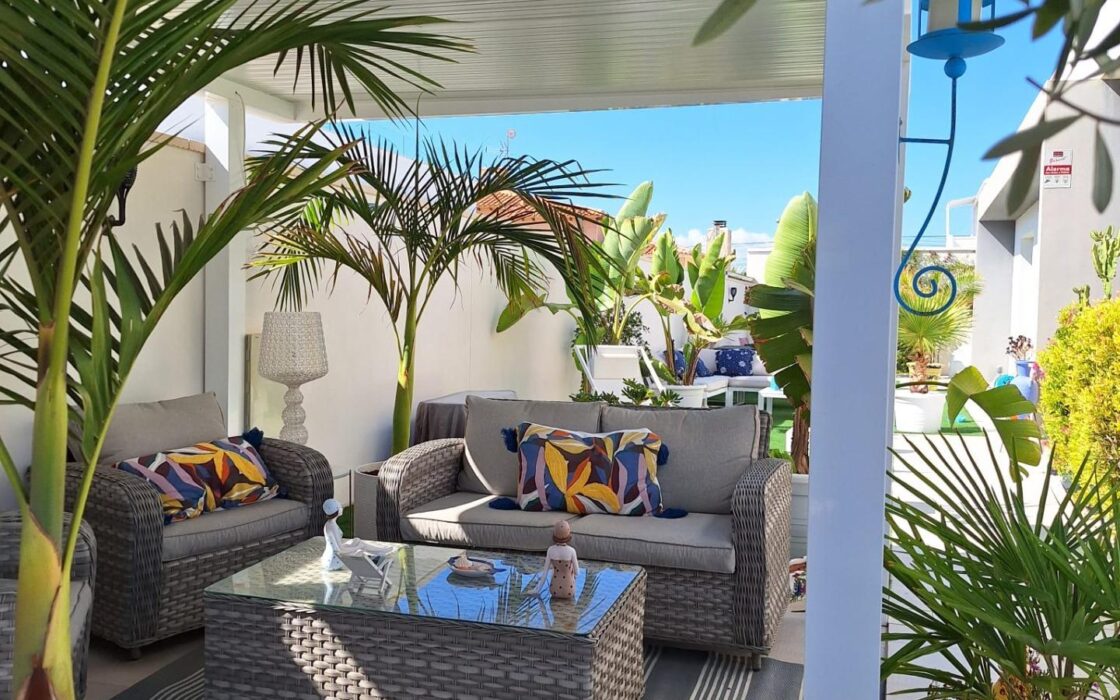 Просторная вилла в Ла Сиесте с бассейном и террасой 130 кв.м