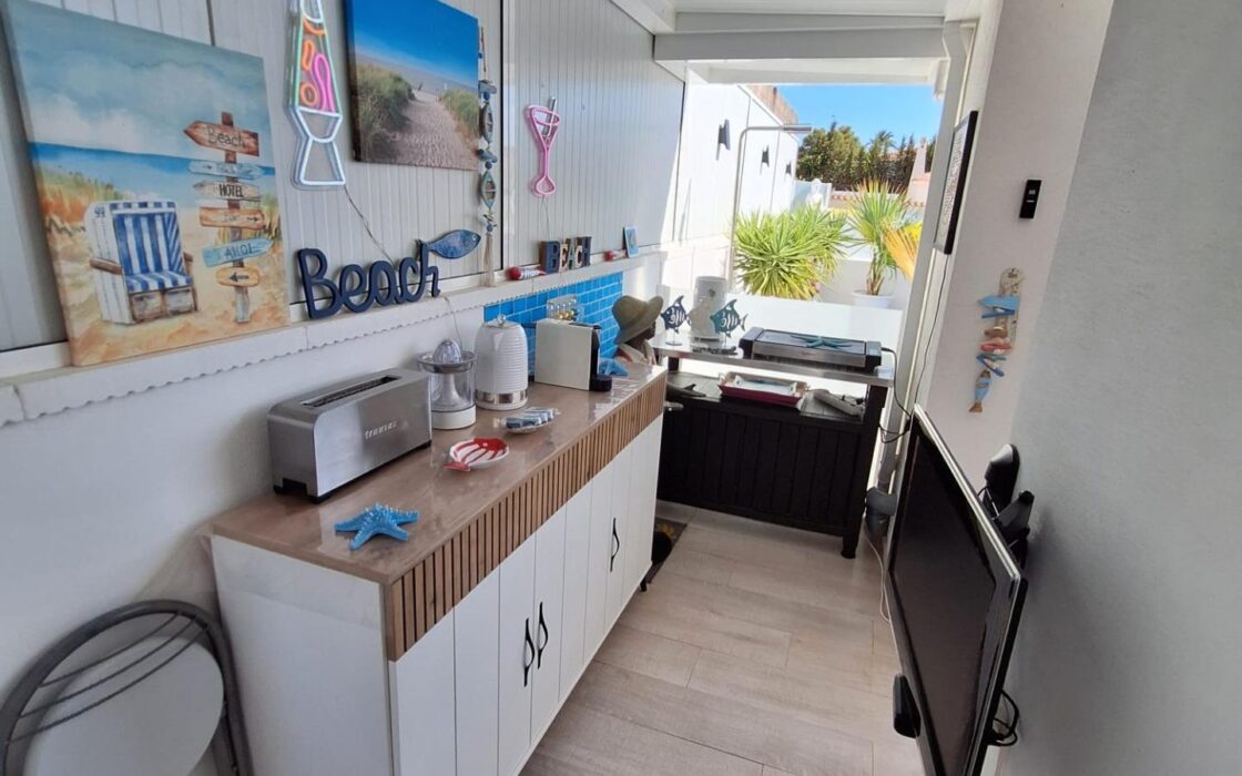 Просторная вилла в Ла Сиесте с бассейном и террасой 130 кв.м