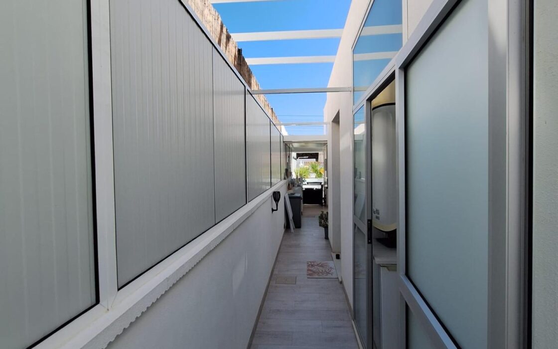 Просторная вилла в Ла Сиесте с бассейном и террасой 130 кв.м