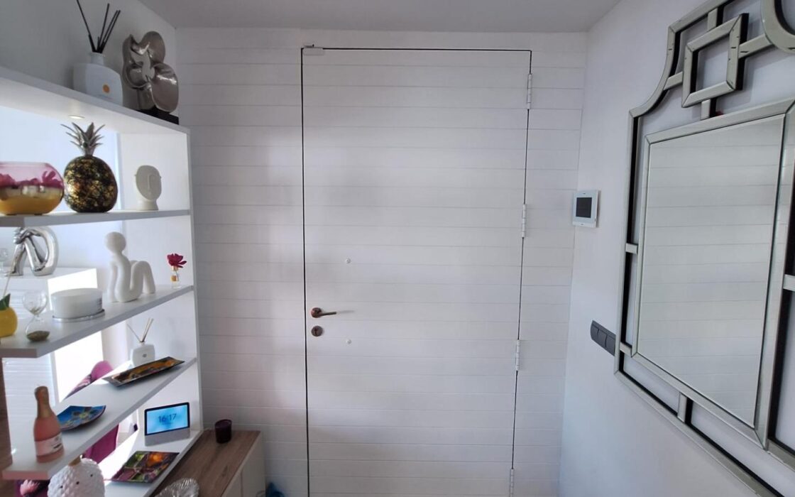 Просторная вилла в Ла Сиесте с бассейном и террасой 130 кв.м