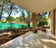 Вілла біля моря в Лас Ротас з садом та терасами 200 кв.м