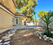 Вілла біля моря в Лас Ротас з садом та терасами 200 кв.м