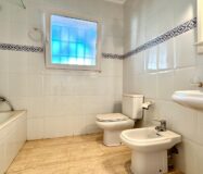 Вілла біля моря в Лас Ротас з садом та терасами 200 кв.м