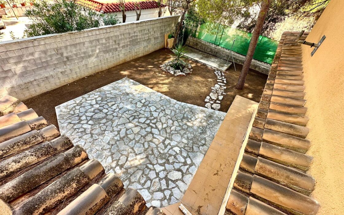 Вілла біля моря в Лас Ротас з садом та терасами 200 кв.м