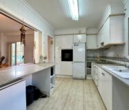 Вілла біля моря в Лас Ротас з садом та терасами 200 кв.м