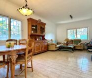 Вілла біля моря в Лас Ротас з садом та терасами 200 кв.м