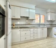 Вілла біля моря в Лас Ротас з садом та терасами 200 кв.м