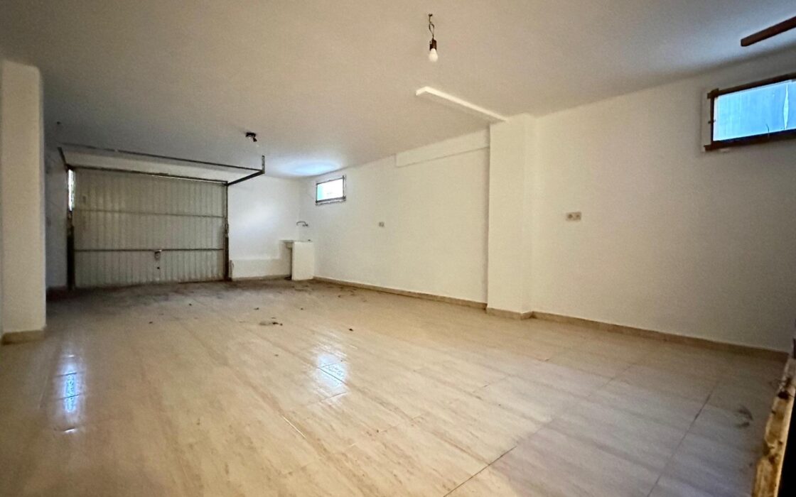 Вілла біля моря в Лас Ротас з садом та терасами 200 кв.м