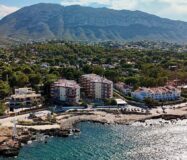 Вілла біля моря в Лас Ротас з садом та терасами 200 кв.м