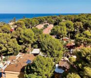 Вілла біля моря в Лас Ротас з садом та терасами 200 кв.м