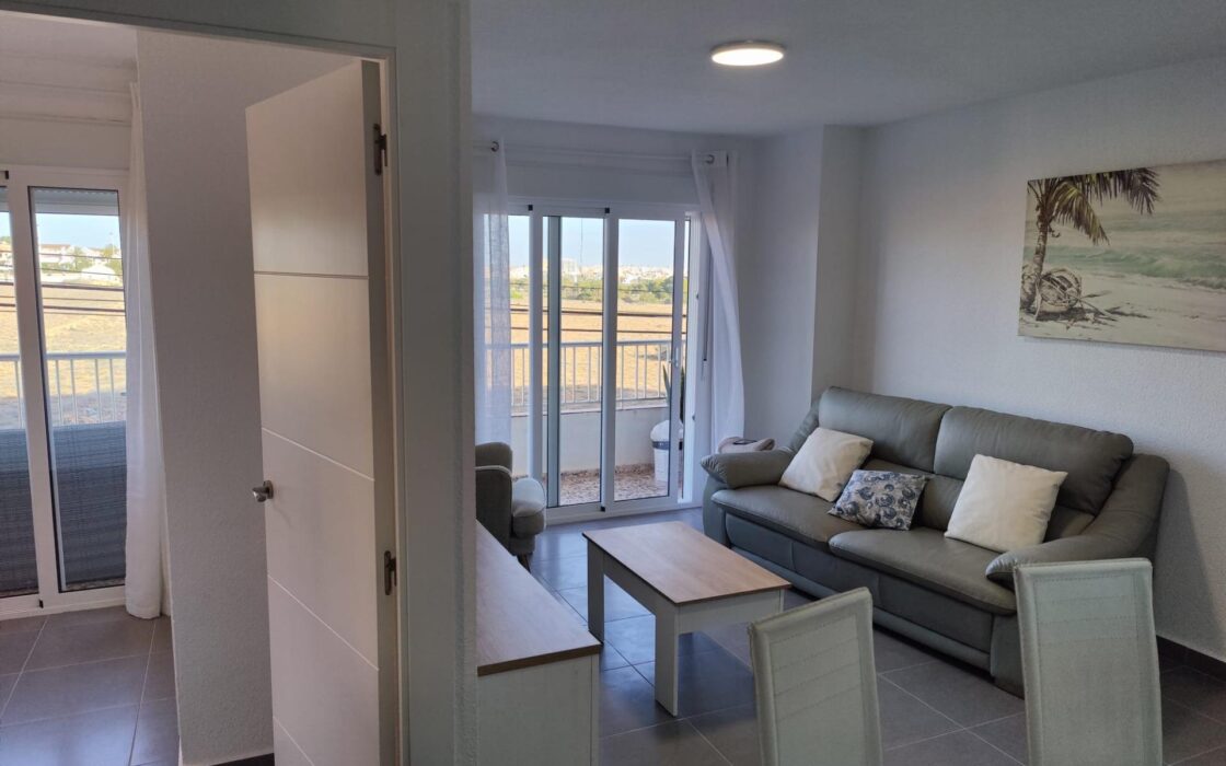 Квартира с 2 спальнями в Пунта Прима у моря с террасой