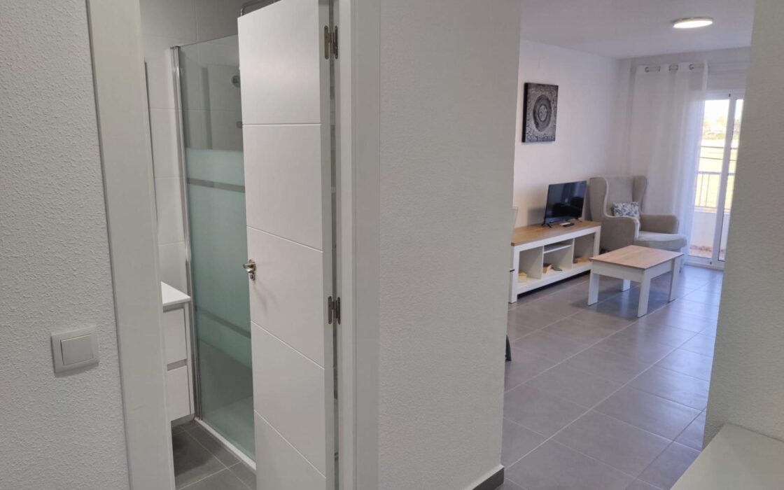 Квартира с 2 спальнями в Пунта Прима у моря с террасой