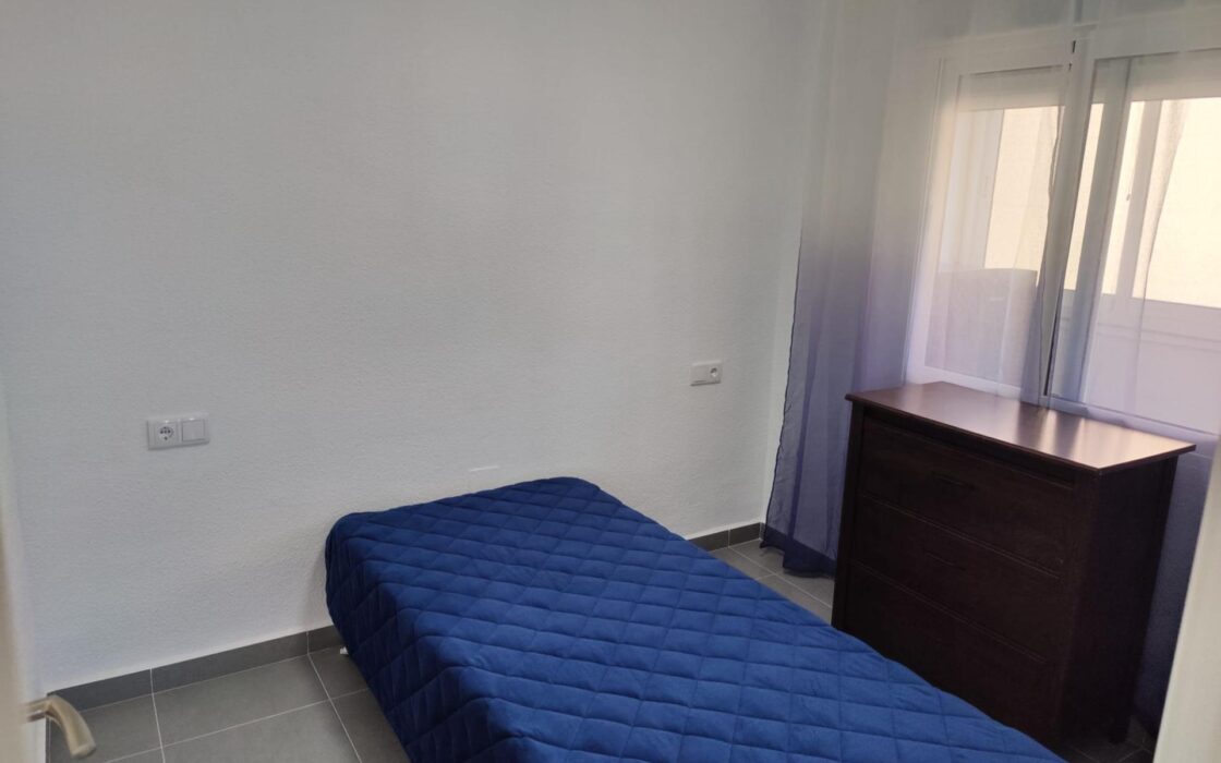 Квартира с 2 спальнями в Пунта Прима у моря с террасой