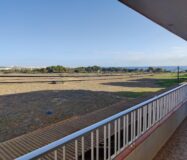 Квартира с 2 спальнями в Пунта Прима у моря с террасой