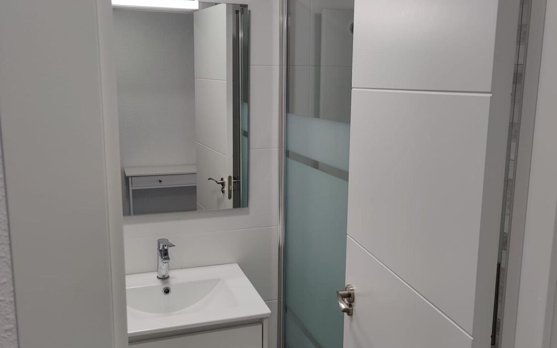 Квартира с 2 спальнями в Пунта Прима у моря с террасой