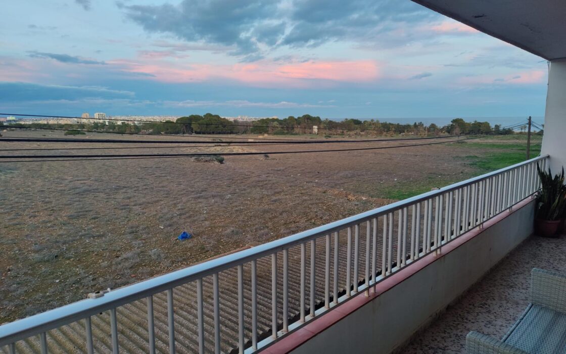 Квартира с 2 спальнями в Пунта Прима у моря с террасой