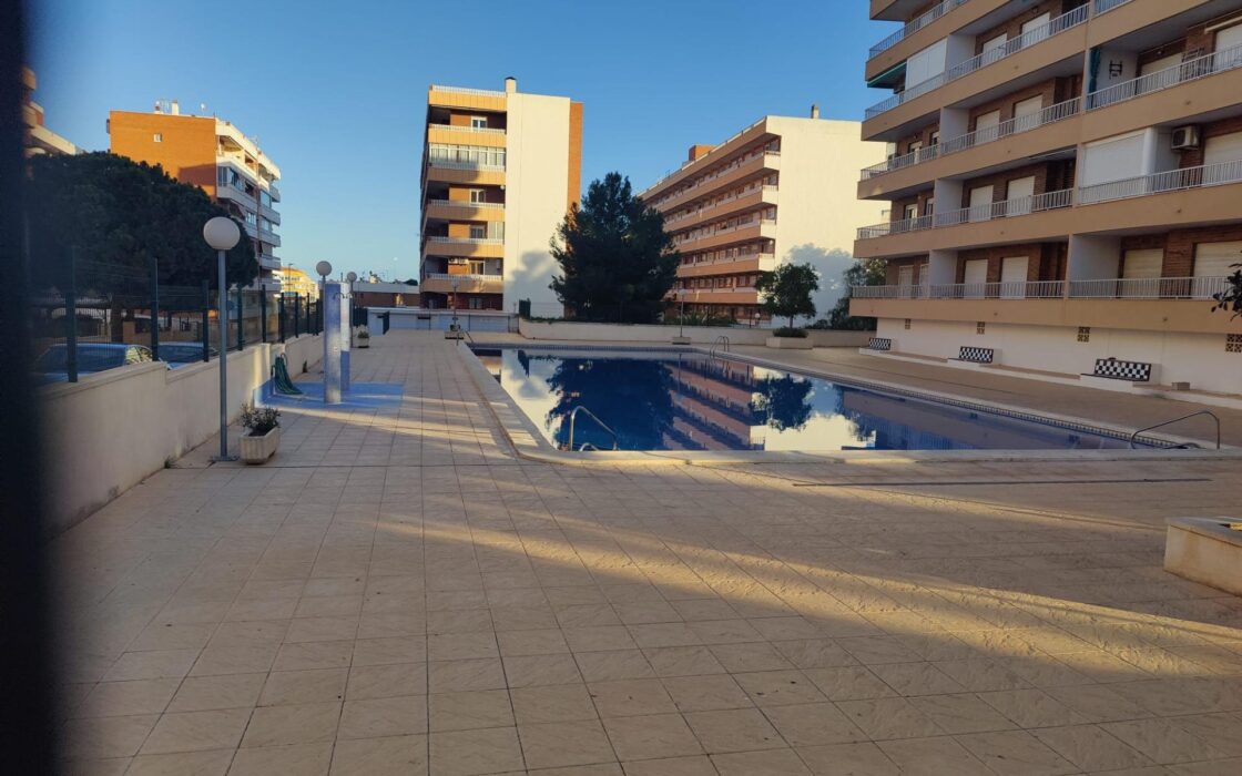 Квартира с 2 спальнями в Пунта Прима у моря с террасой