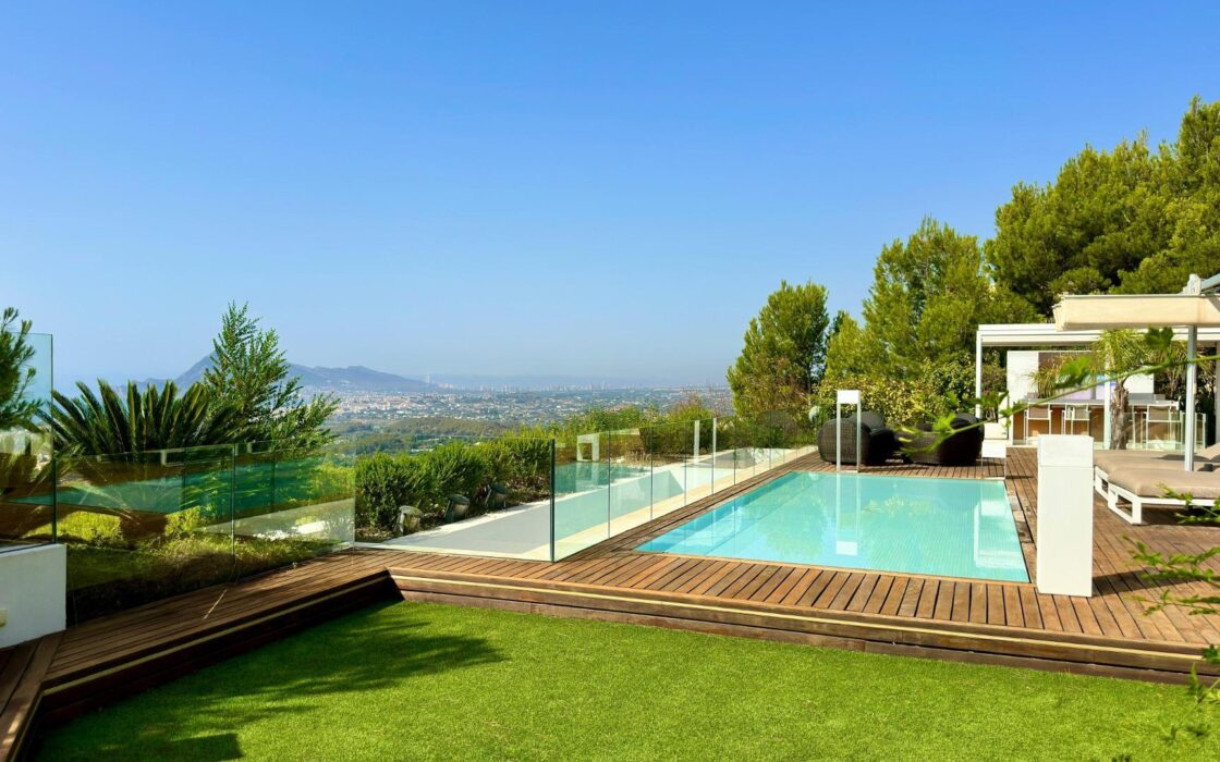 Розкішна вілла в Альтеа з терасою та панорамними видами