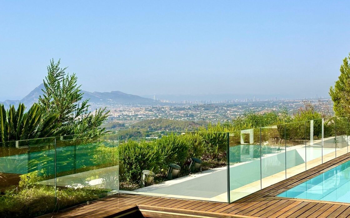 Розкішна вілла в Альтеа з терасою та панорамними видами